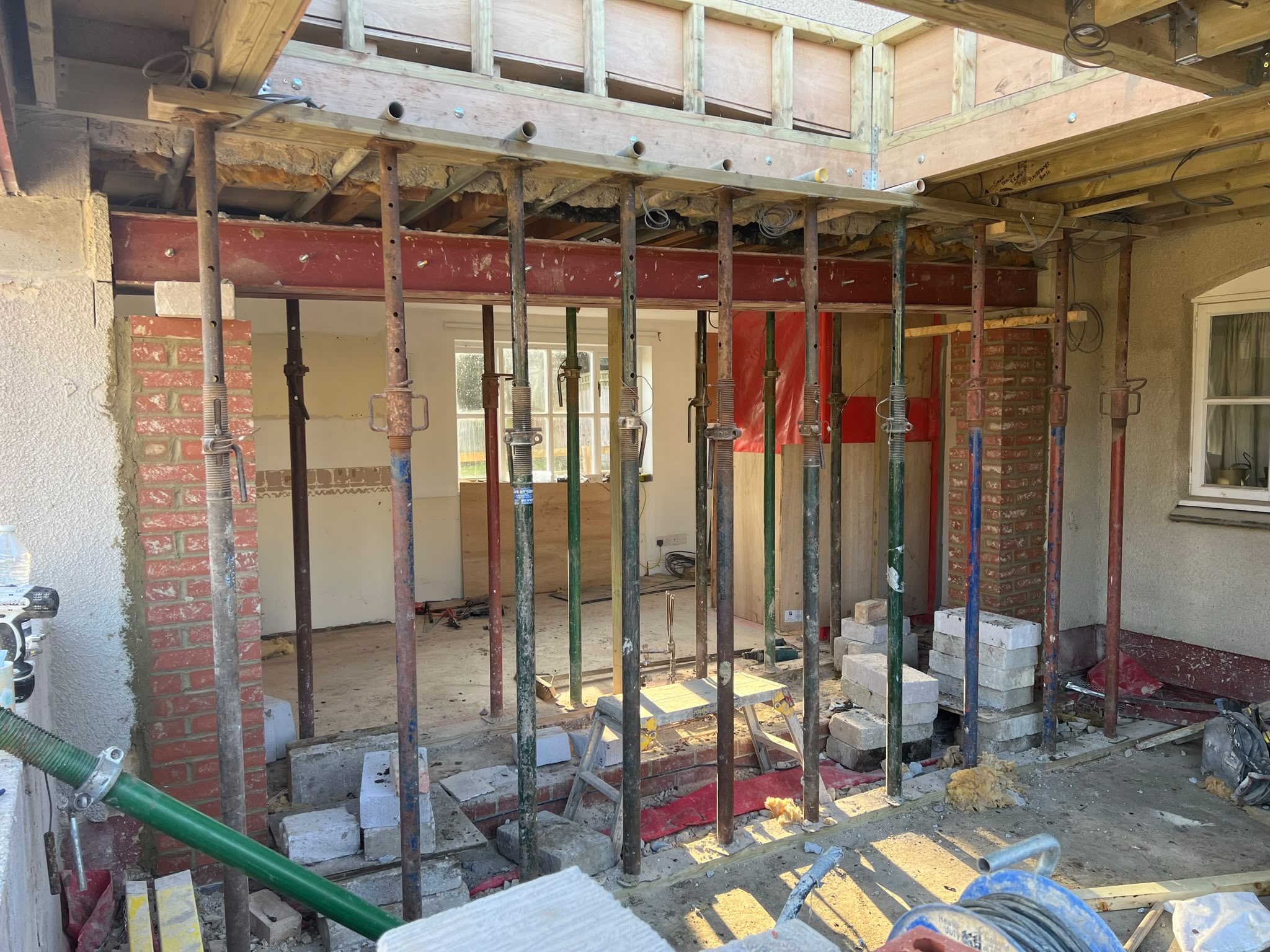 Steel-supported structural opening