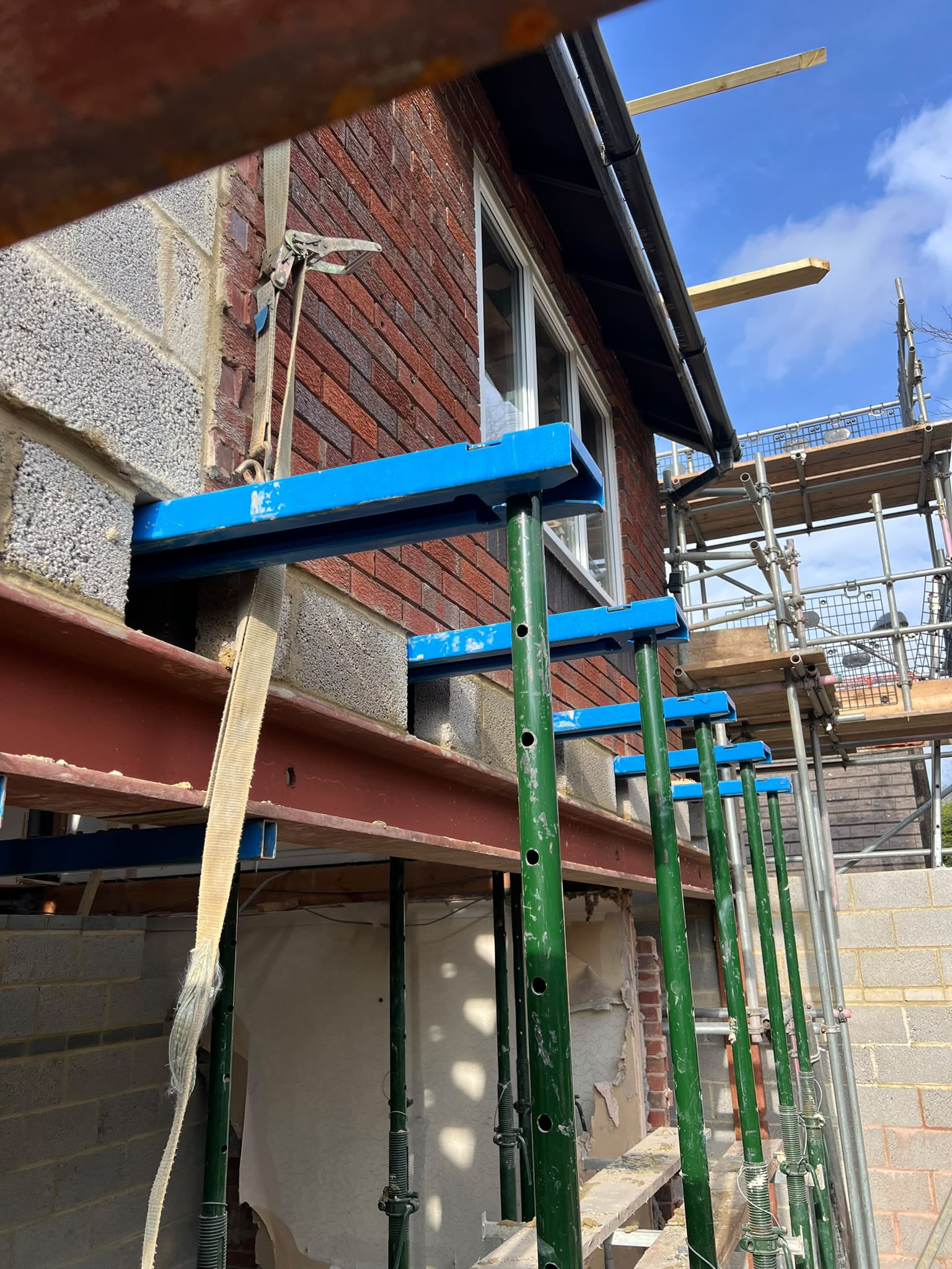 Temporary supports for steel installation